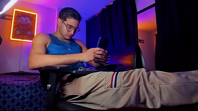 Snapshot of Giomar_Reyes chatting on March 22, 6:33 am Giomar Reyes online show from March 22, 6:33 am