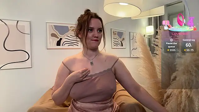 Snapshot of Lella_Ryann_ chatting on October 18, 1:45 pm Lella Ryann online show from October 18, 1:45 pm