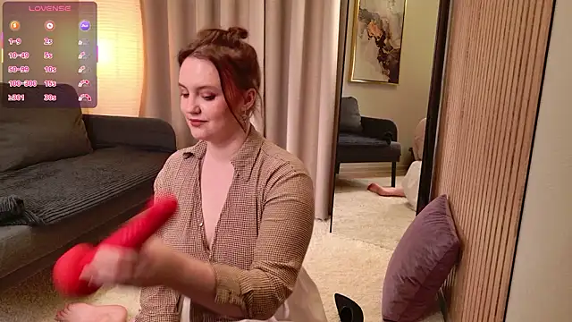 Lella Ryann  online show from February 12, 7:09 pm