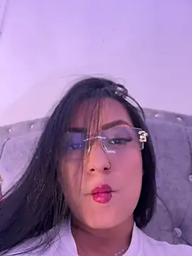 Snapshot of missycanoo chatting on June 25, 2:22 am missycanoo online show from June 25, 2:22 am