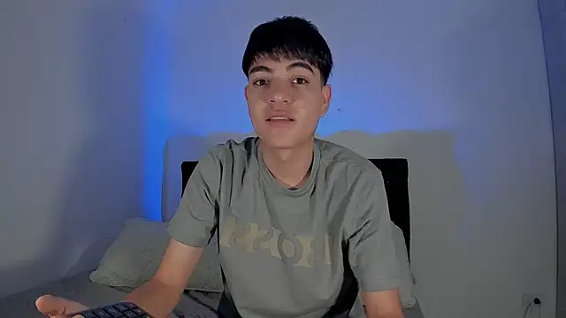 Snapshot of JaycoThomas chatting on January 12, 3:17 am JaycoThomas online show from January 12, 3:17 am