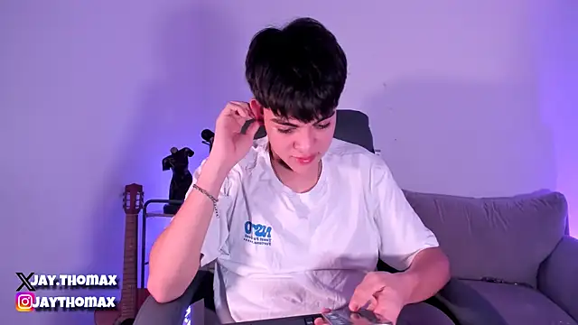 Snapshot of JaycoThomas chatting on February 1, 4:03 am JaycoThomas online show from February 1, 4:03 am