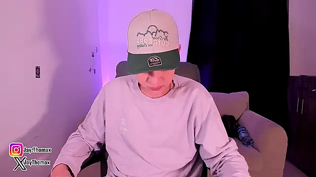 Snapshot of JaycoThomas chatting on October 10, 12:42 am JaycoThomas online show from October 10, 12:42 am