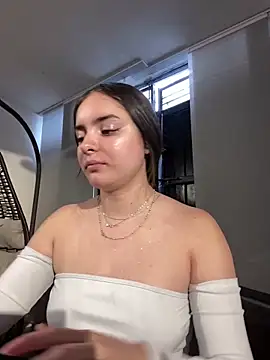 imlindapink online show from March 17, 7:37 pm