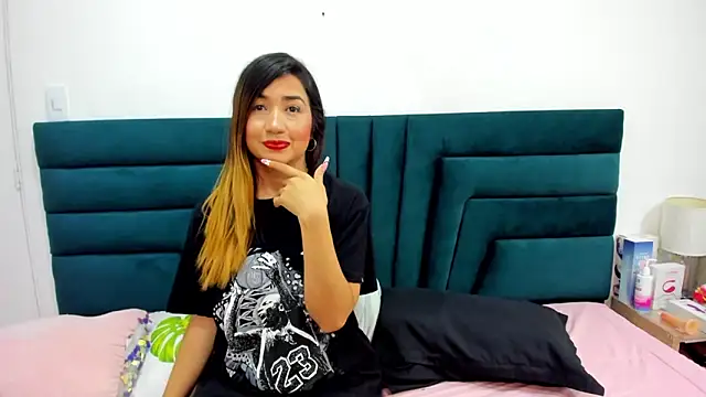 Snapshot of LisaWhite_ chatting on March 4, 1:23 am LisaWhite online show from March 4, 1:23 am