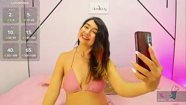 Snapshot of LisaWhite_ chatting on November 13, 3:49 am LisaWhite online show from November 13, 3:49 am