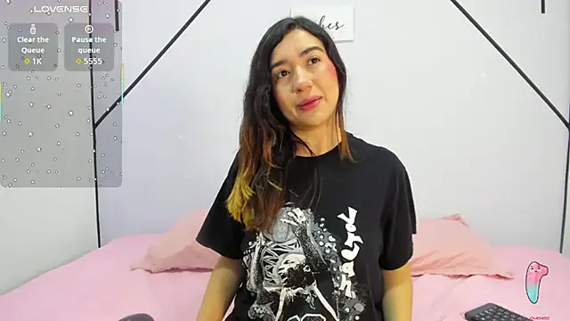 Snapshot of LisaWhite_ chatting on November 14, 12:59 pm LisaWhite online show from November 14, 12:59 pm