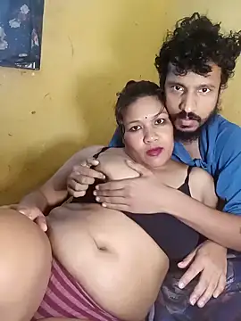 Snapshot of Radhikadavi879 chatting on January 20, 3:48 am Radhikadavi879 online show from January 20, 3:48 am