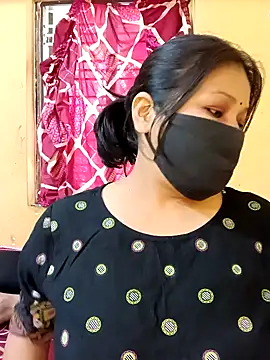 Snapshot of Radhikadavi879 chatting on February 27, 7:44 am Radhikadavi879 online show from February 27, 7:44 am