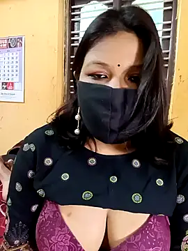 Snapshot of Radhikadavi879 chatting on February 28, 3:15 am Radhikadavi879 online show from February 28, 3:15 am