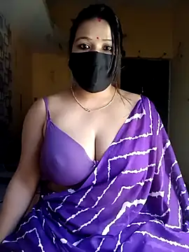 Snapshot of Radhikadavi879 chatting on September 25, 7:01 am Radhikadavi879 online show from September 25, 7:01 am