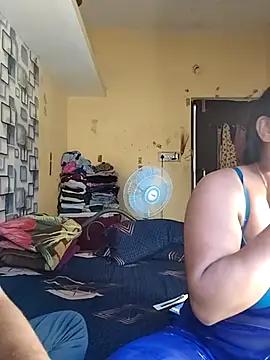 Snapshot of Radhikadavi879 chatting on October 19, 5:19 am Radhikadavi879 online show from October 19, 5:19 am