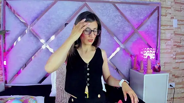  jade white  online show from November 19, 1:00 pm