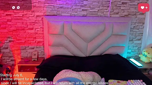  jade white  online show from June 12, 1:43 pm