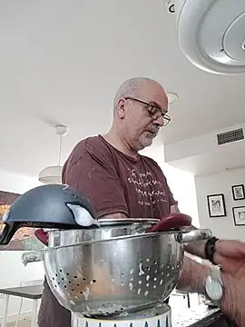 Snapshot of Satiro_Sevilla chatting on November 10, 11:31 am Satiro Sevilla online show from November 10, 11:31 am