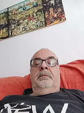 Snapshot of Satiro_Sevilla chatting on November 21, 11:53 am Satiro Sevilla online show from November 21, 11:53 am