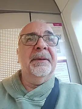 Snapshot of Satiro_Sevilla chatting on November 24, 3:34 pm Satiro Sevilla online show from November 24, 3:34 pm