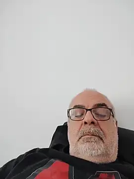 Snapshot of Satiro_Sevilla chatting on November 30, 12:42 pm Satiro Sevilla online show from November 30, 12:42 pm