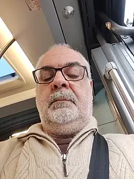 Snapshot of Satiro_Sevilla chatting on December 1, 3:50 pm Satiro Sevilla online show from December 1, 3:50 pm