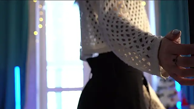 norakisses online show from December 19, 8:23 am