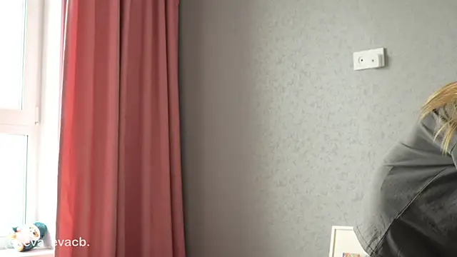 norakisses online show from March 8, 8:44 am