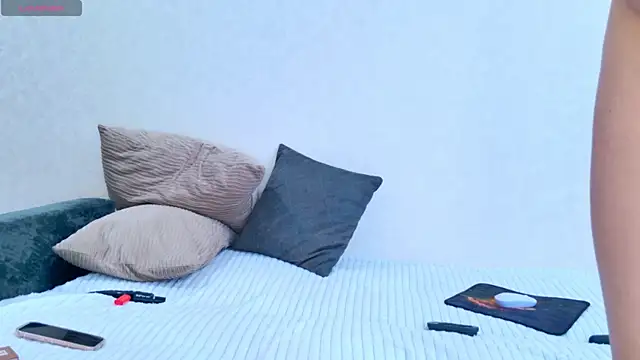 hard candyy online show from October 23, 9:08 am