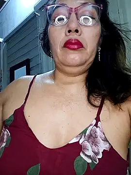 Snapshot of anniecoopeer chatting on February 2, 1:34 am anniecoopeer online show from February 2, 1:34 am