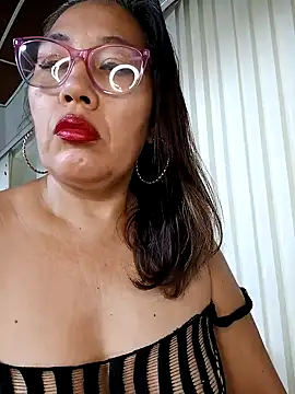 Snapshot of anniecoopeer chatting on February 8, 3:53 pm anniecoopeer online show from February 8, 3:53 pm