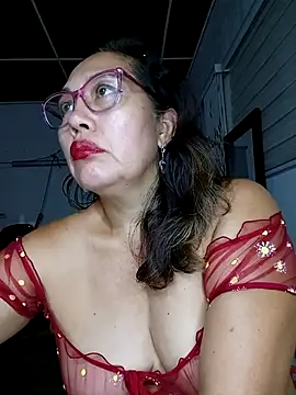 Snapshot of anniecoopeer chatting on February 21, 12:05 am anniecoopeer online show from February 21, 12:05 am