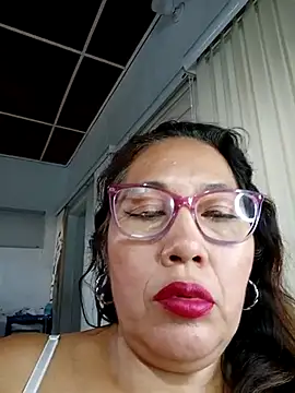 Snapshot of anniecoopeer chatting on February 25, 12:24 pm anniecoopeer online show from February 25, 12:24 pm