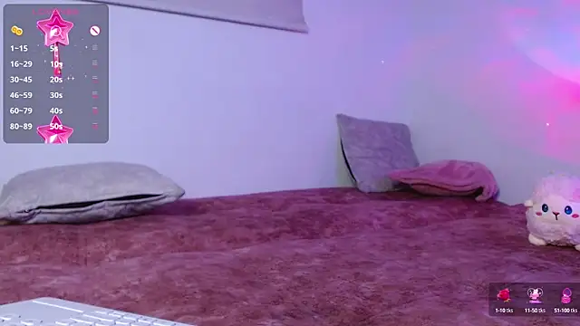 Snapshot of evie_cloud chatting on December 5, 8:33 am evie cloud online show from December 5, 8:33 am