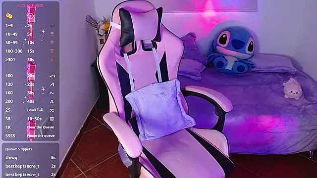 Snapshot of evie_cloud chatting on December 18, 9:51 pm evie cloud online show from December 18, 9:51 pm