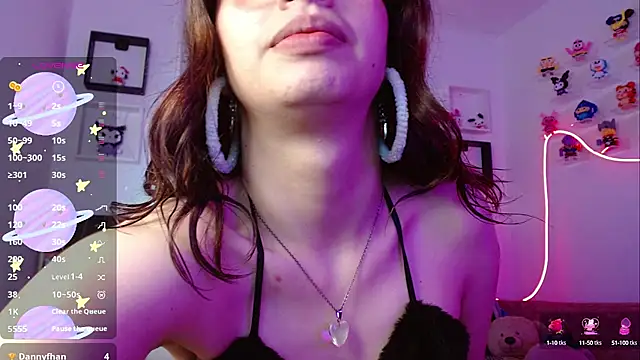 Snapshot of evie_cloud chatting on October 6, 9:23 pm evie cloud online show from October 6, 9:23 pm