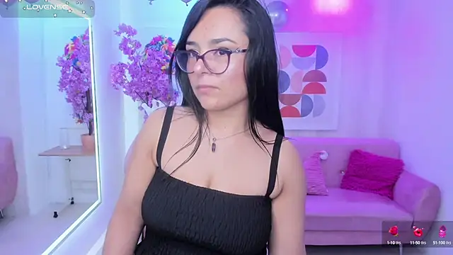 Snapshot of Tiara_rr chatting on September 22, 7:27 pm Tiara rr online show from September 22, 7:27 pm