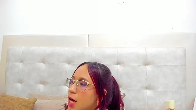 Snapshot of MelanieRoah chatting on February 25, 2:47 am MelanieRoah online show from February 25, 2:47 am