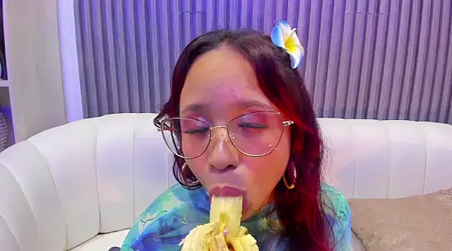 Snapshot of MelanieRoah chatting on March 15, 10:44 pm MelanieRoah online show from March 15, 10:44 pm