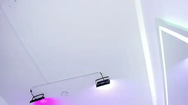 Snapshot of Ema_louis_ chatting on December 19, 6:12 pm Ema louis online show from December 19, 6:12 pm