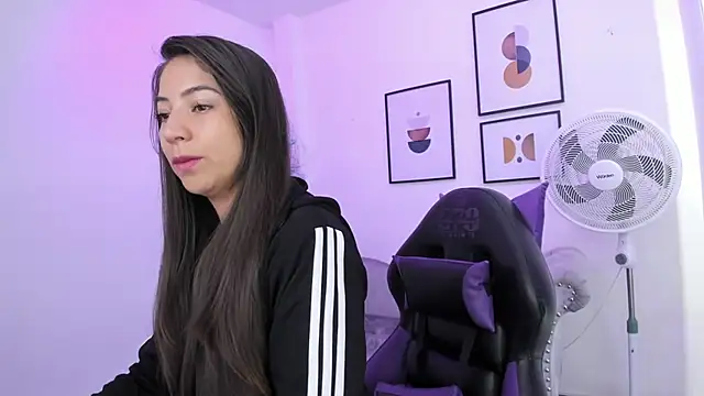 Snapshot of Ema_louis_ chatting on January 9, 12:30 pm Ema louis online show from January 9, 12:30 pm