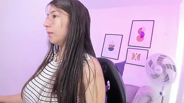 Snapshot of Ema_louis_ chatting on January 16, 12:31 pm Ema louis online show from January 16, 12:31 pm