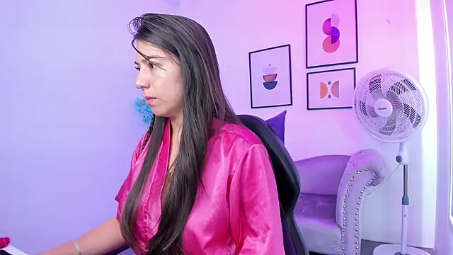 Snapshot of Ema_louis_ chatting on January 19, 12:39 pm Ema louis online show from January 19, 12:39 pm