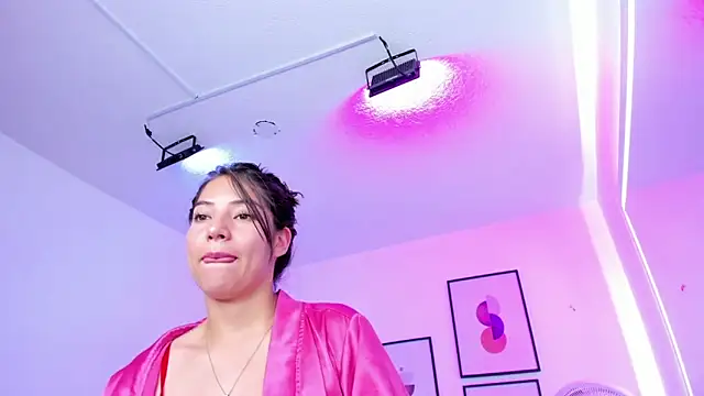 Snapshot of Ema_louis_ chatting on January 19, 3:42 pm Ema louis online show from January 19, 3:42 pm