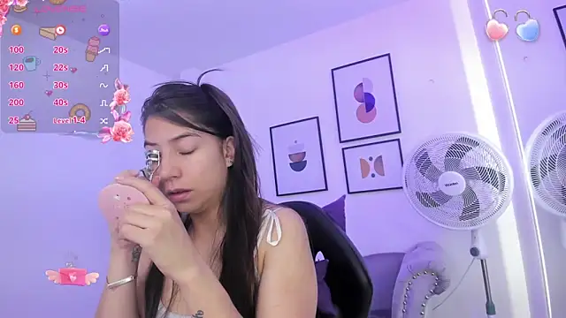 Snapshot of Ema_louis_ chatting on January 28, 12:43 pm Ema louis online show from January 28, 12:43 pm