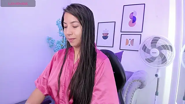 Snapshot of Ema_louis_ chatting on January 29, 12:24 pm Ema louis online show from January 29, 12:24 pm