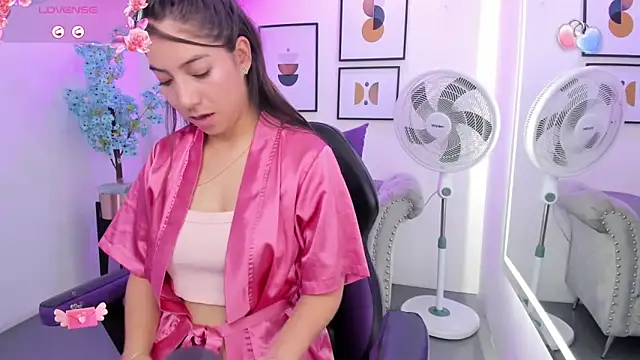 Snapshot of Ema_louis_ chatting on February 13, 4:50 pm Ema louis online show from February 13, 4:50 pm