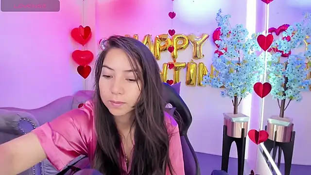 Snapshot of Ema_louis_ chatting on February 14, 12:14 pm Ema louis online show from February 14, 12:14 pm