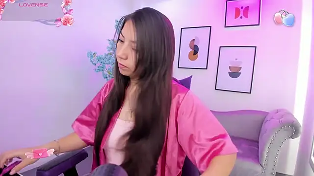 Snapshot of Ema_louis_ chatting on February 20, 12:36 pm Ema louis online show from February 20, 12:36 pm