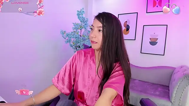 Snapshot of Ema_louis_ chatting on February 20, 3:41 pm Ema louis online show from February 20, 3:41 pm