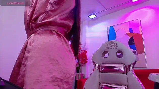 Snapshot of Ema_louis_ chatting on October 19, 12:39 pm Ema louis online show from October 19, 12:39 pm