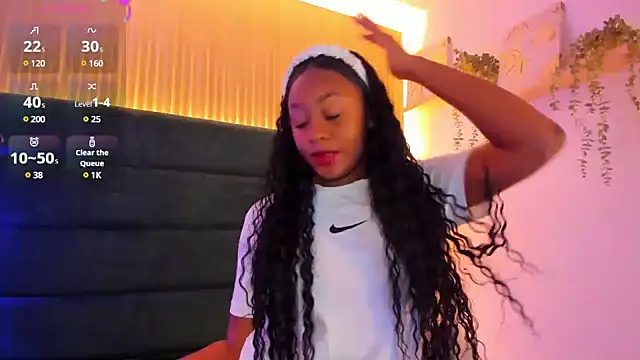 NaomyBaez online show from December 4, 12:36 pm