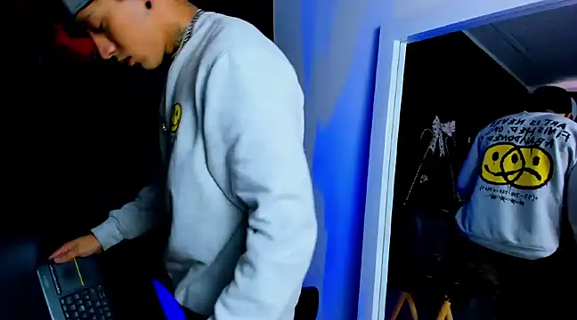 JUSTIN FULLER1 online show from December 9, 3:00 pm